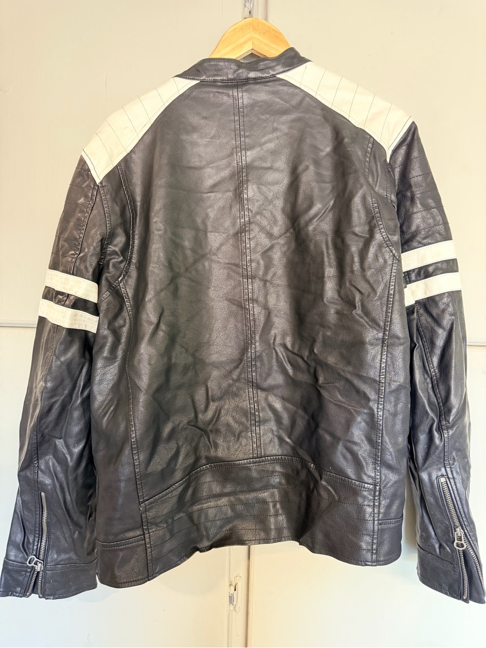 Wilsons Cycle Motorcycle Jacket Size M Black White Cafe Racer Faux Leather - Picture 4 of 6